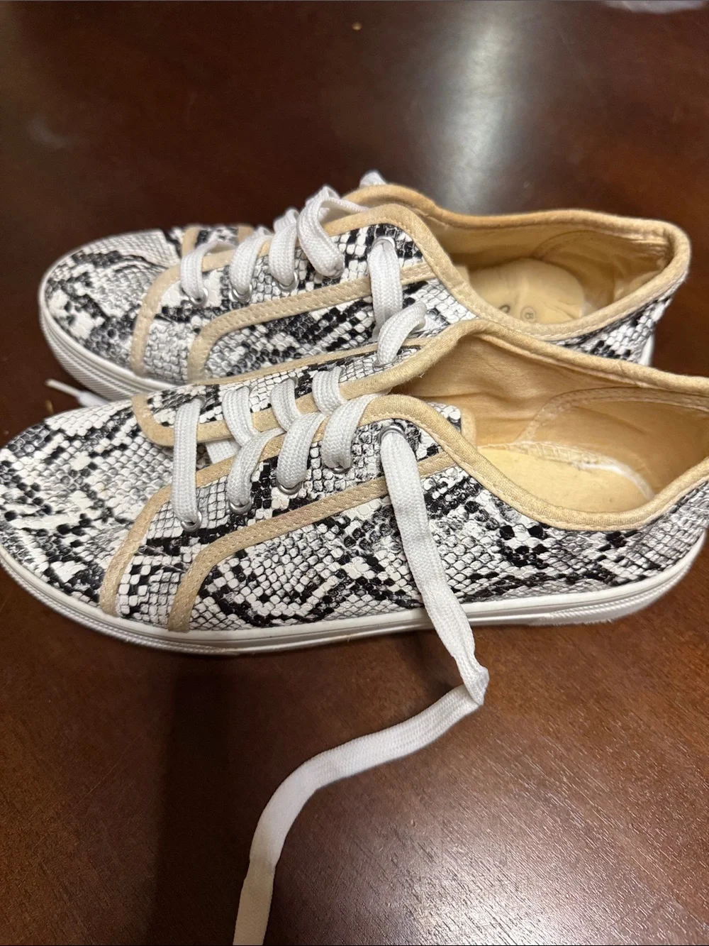 La Sheelah stylish lace